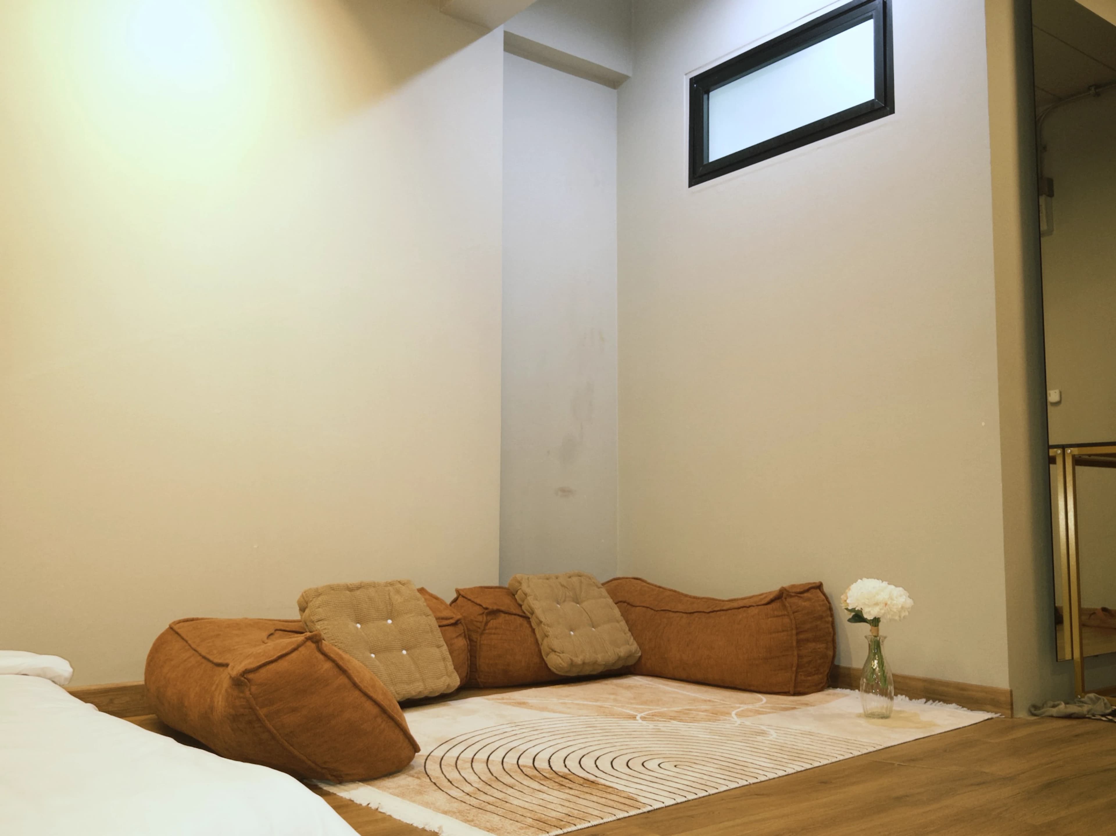 Spacious Room 201, image 4