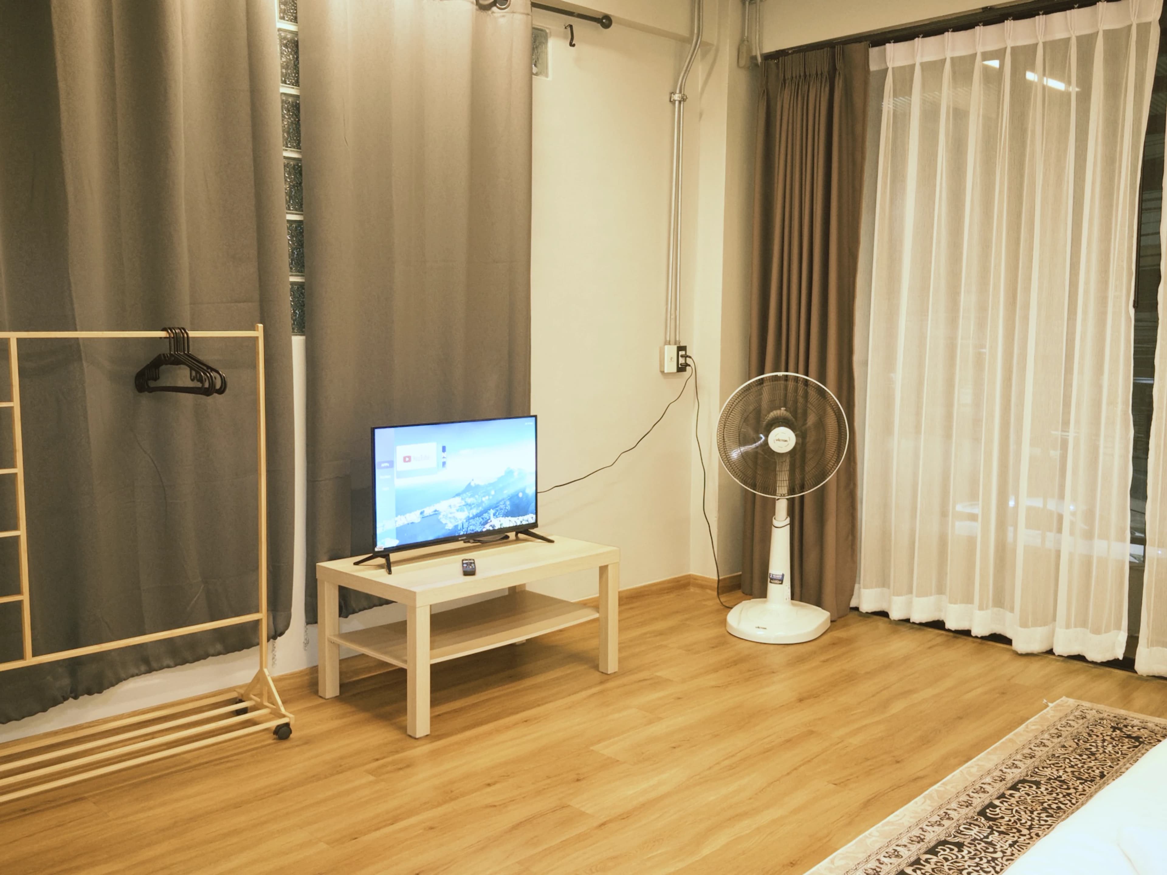 Spacious Room 201, image 5