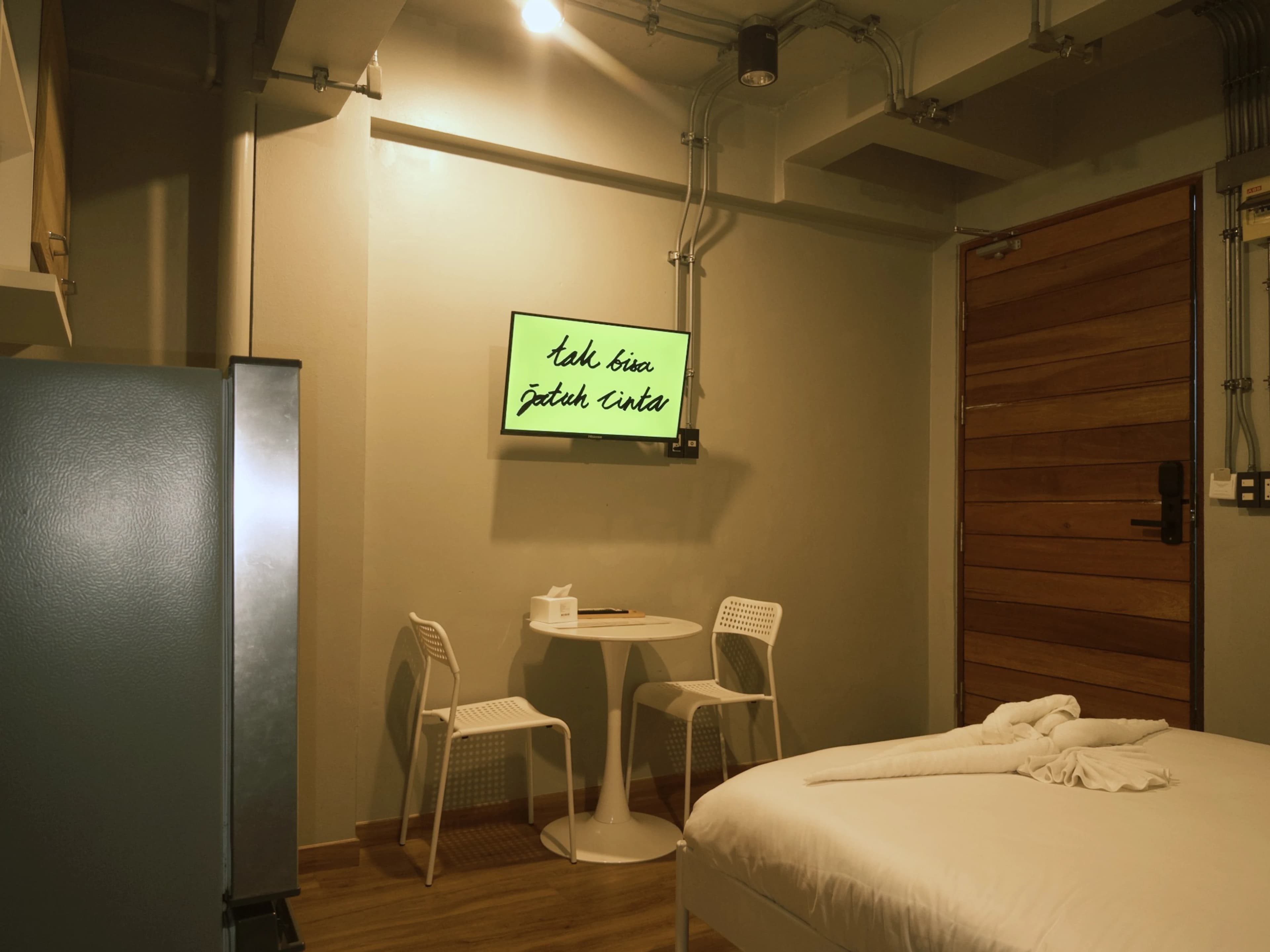 Cozy Single Room 302, image 4