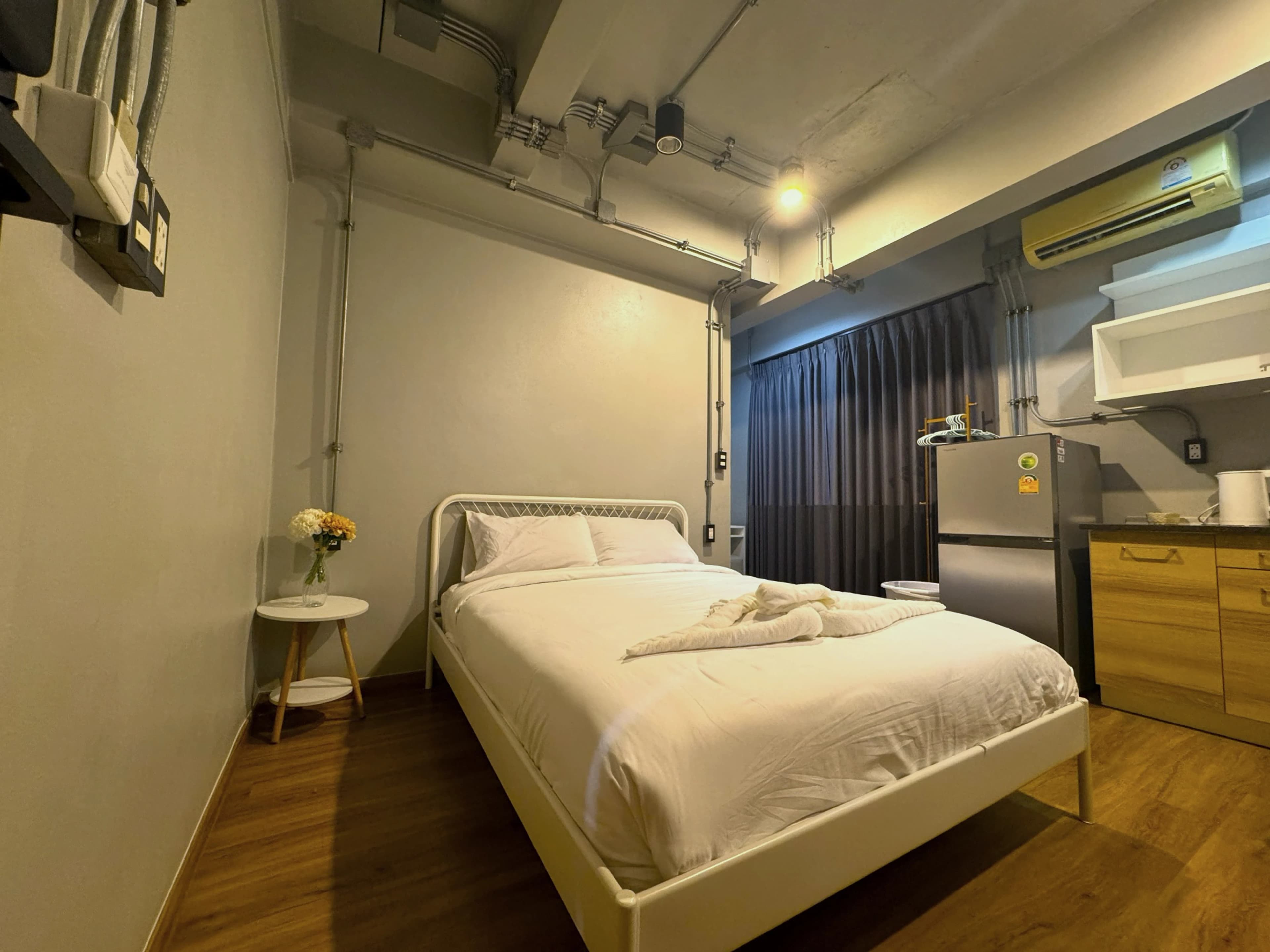 Cozy Single Room 302, image 5