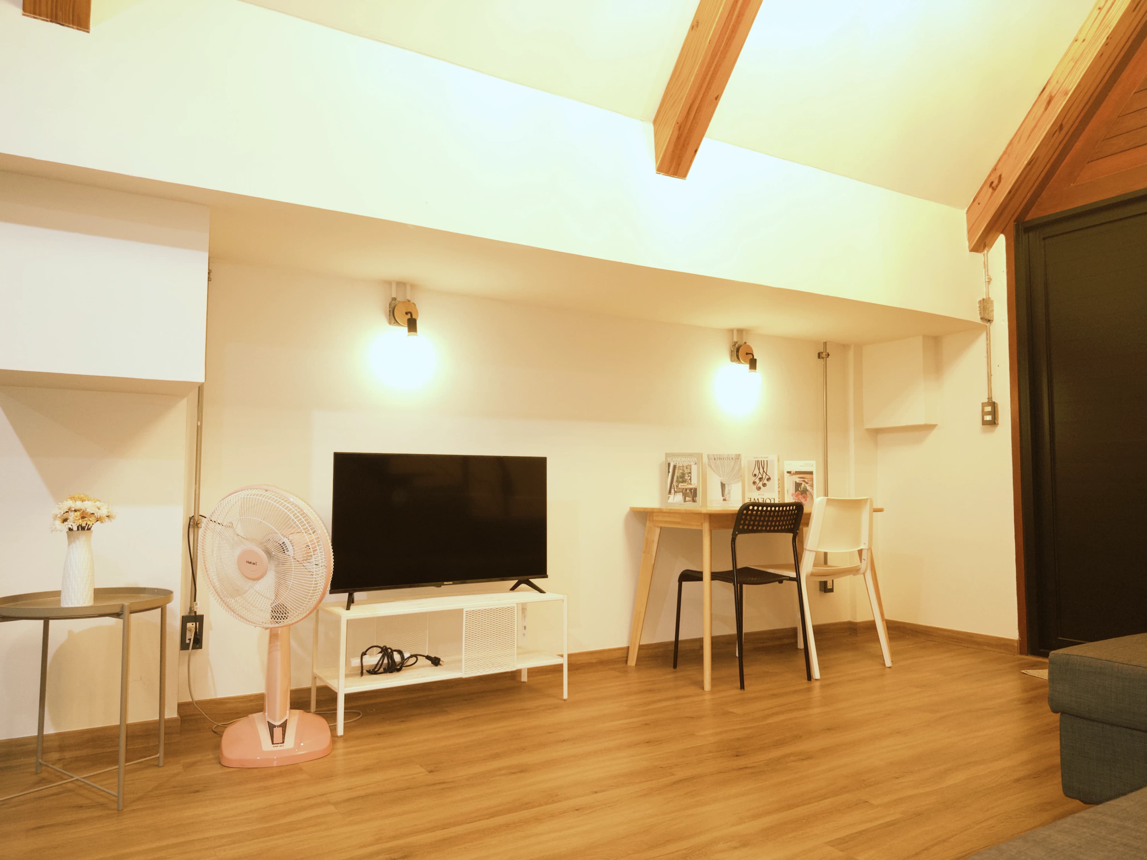 Loft Suite 401, image 2