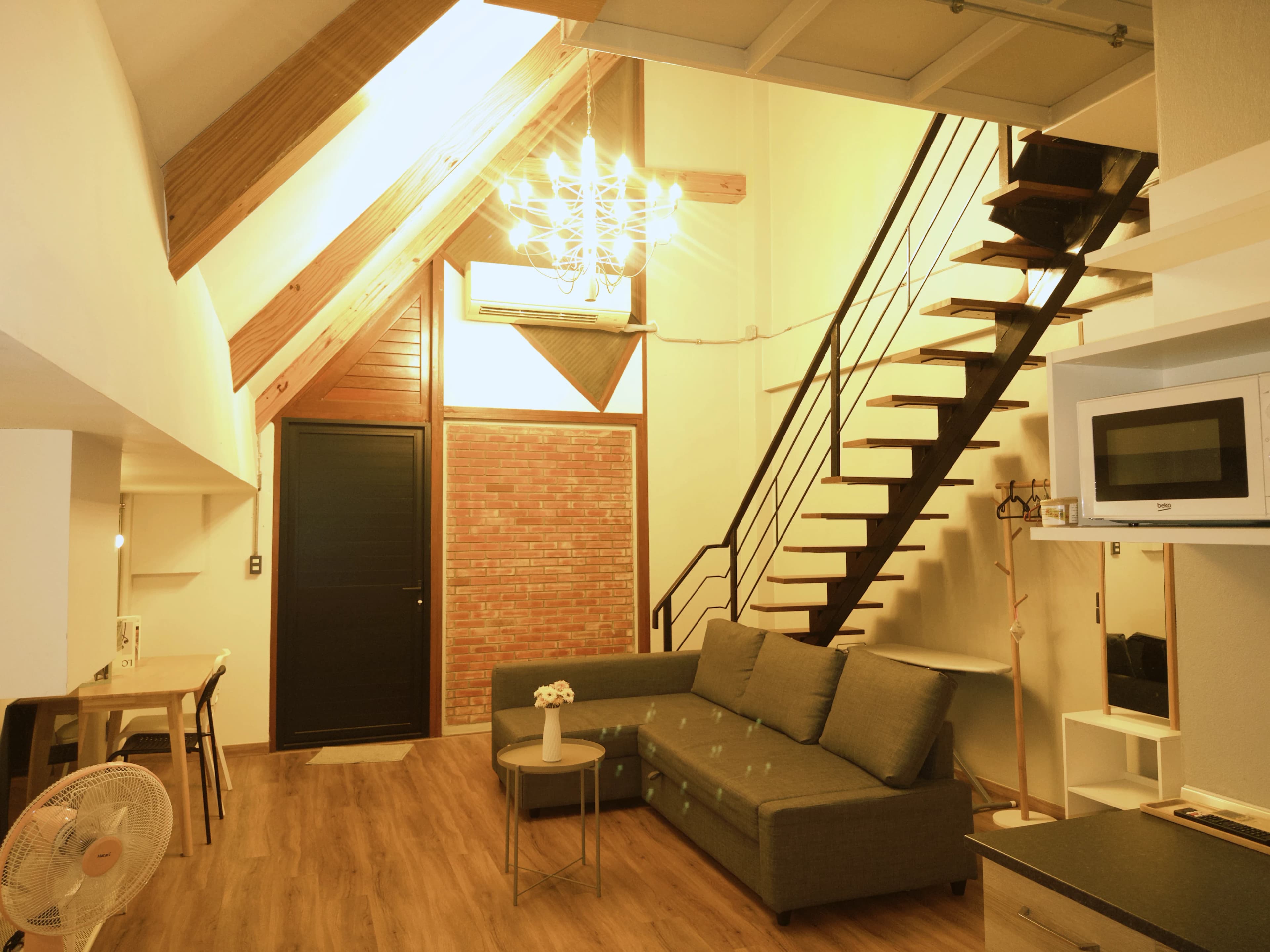 Loft Suite 401, image 4